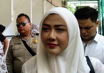 Trio Ikan Asin Kembali Jalani Sidang Lanjutan, Mata Rey Utami Terlihat Sembab