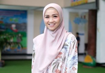 Rindu Mendiang Ibu Tercinta, Putri Indro Warkop Tulis Penggalan Lirik Lagu Menyayat Hati: Masih Banyak yang Belum Sempat Aku Katakan..