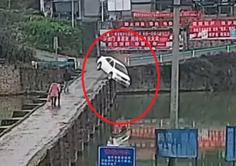 Nasibnya Apes, Baru Sepuluh Menit dapat SIM Pengemudi Mobil Putih Ini Nyemplung ke Kali
