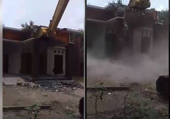 Ditinggal Merantau ke Korea, Istri di Ponorogo Main Serong dengan&nbsp;Pria Lain! Suami Ngamuk Lalu Hebohkan Warga saat&nbsp;Hancurkan Rumah dengan&nbsp;Ekskavator&nbsp;