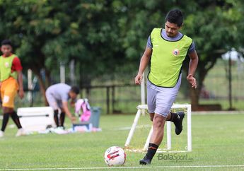 Donasi Covid-19, Sepatu Bertuah Bambang Pamungkas Laku Rp18 Juta