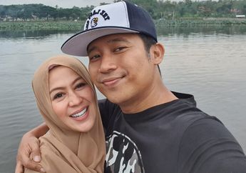 Huni Istana Mewah Senilai Rp 15 Miliar, Istri Denny Cagur Kepergok Makan Pakai Cobek Raksasa sampai Belepotan!