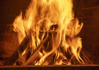 Seorang Anak Punk Asal Salatiga Dibakar Hidup-hidup oleh Sekelompok Orang usai Dikeroyok, Berhasil Selamat setelah Salah Satu dari Gerombolan Penyerang Siramkan Air