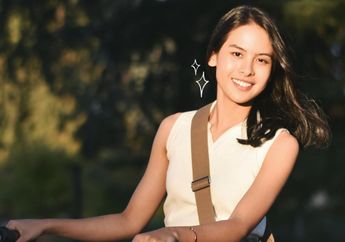 Ikut #WisudaLDR2020 Challenge, Maudy Ayunda Pamer Toga Kece Oxford