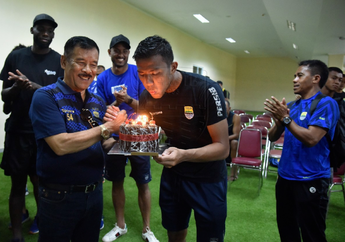 Cedera Tangan Kiper Persib Bisa Pulih Berkat Bantuan Sang Istri