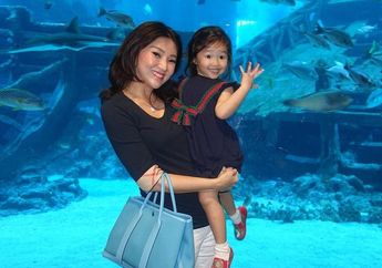 Bagai Gadis Bangsawan, Intip Cantiknya Sarwendah dan Thalia Putri Onsu Saat Kompak Tampil Anggun Pakai Gaun Mewah