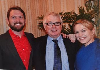 Ayahnya Meninggal Akibat Terinfeksi Covid-19, Aktris Film Transformers Ini Bagikan Potret Terakhir Mendiang:  Ini Kenyataan Pahit dari Virus Corona!