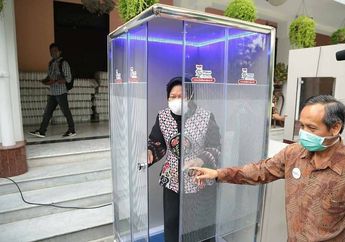 Pemkot Surabaya Bekerja Sama dengan Institut Teknologi Telkom Surabaya Ciptakan Ruang Sterilisasi Virus, Tri Rismaharini Lakukan Uji Coba Kecangihan Alat Tersebut!