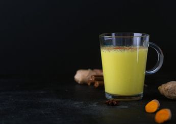 Manfaat Luar Biasa yang Bisa Didapat Dari Meminum Susu Kunyit dan Madu Setiap Hari