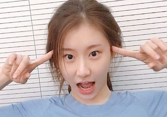 Terkejut dengan Suara Ledakan Confetti, Chaeryeong ITZY Terjatuh di Atas Panggung Inkigayo!