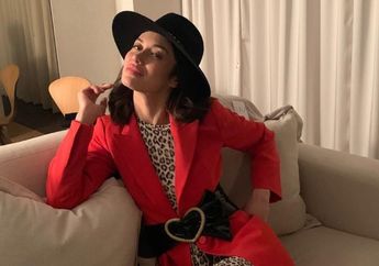 Ngaku Sudah Pulih Tanpa Obat Usai 1 Pekan Demam Akibat Virus Corona, Aktris Film James Bond Olga Kurylenko Akhirnya Bisa Kembali Peluk Putra Tercinta!