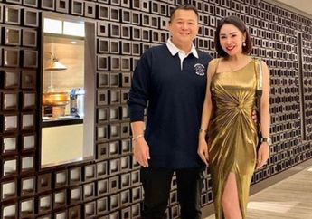 Seluruh Penghasilan Suami Tajirnya Jatuh ke Tangannya, Intip Rumah Mewah Femmy Permatasari yang Bernuansa Pastel dan Dilengkapi Bar Pribadi