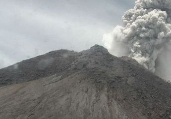 Gunung Merapi Kembali Erupsi dengan Ketinggian Mencapai 5 Ribu Meter, Terlihat Asap yang Mengepul ke Arah Barat Daya