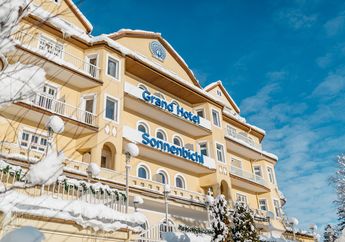 Bekas Rumah Sakit Militer Perang Dunia II di Jerman Beralih Fungsi Jadi Hotel Super Mewah, Kini Didiami Raja Thailand dan 20 Selirnya untuk Isolasi dari Covid-19