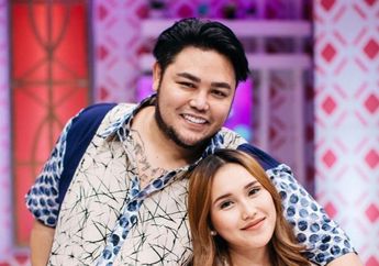 Pamer Dandanan Super Menor Saat Pandu Acara TV Secara Live Streaming, Ayu Ting Ting Diledek Ivan Gunawan: Lu Mau Antri Kontes Dangdut Apa Lagi Sih?