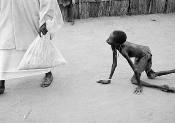 Memilukan, Foto Ini Ungkap Saat Pria Dewasa yang Sehat Mencuri Jagung dari Seorang Anak yang Kelaparan, Begini Kisah di Baliknya