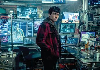 Viral Video Ezra Miller Cekik dan Gulingkan Fans Perempuan, Pemeran Superhero The Flash Itu Jadi Trending Topik Twitter