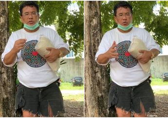 Hotman Paris Tak Gengsi Turun Tangan Bagi-bagi Beras untuk Rakyat Miskin di Tengah Corona, Celana Pendek Compang-campingnya Langsung Bikin Salfok Netizen: Untung Orang Tau Lu Kaya, Kalau Gak Udah Diangkut Dikira Pengemis...
