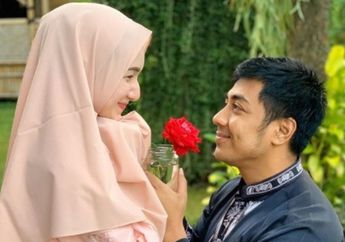 Hengkang dari Dunia Hiburan Gegara Cinlok dan Nikah Muda dengan Ustaz Ngetop, Artis Sinetron Ini Banting Setir Jualan Kue Lumpur