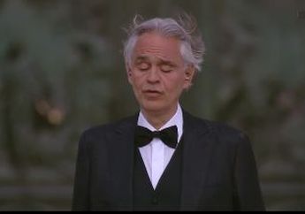 Terus Menebar Harapan di Tengah Pandemi Corona, Penyanyi Opera Andrea Bocelli Bernyanyi di Katedral Kosong Milan