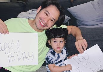 Ekpresi Lucu Putri Kecil Tarra Budiman dan Gya Sadiqah, Menangis Saat Ditinggal Kucing Lewat, Bikin Gemas!