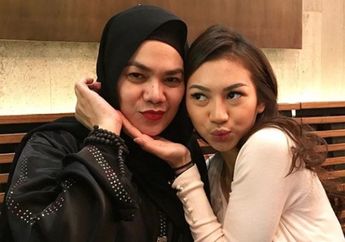 Girang Sudah Dapat Gaji, Anak Sarita Abdul Mukti Langsung Gunakan Uangnya untuk Beli Sembako dan Dibagikan ke Jalanan, Mantan Istri Faisal Harris: Berkah ya Sayang