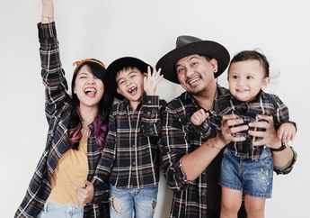 Gemasnya Gak Ketulungan! Intip Penampilan Sea Dedari Situmeang, Buah Hati Ryan Delon dan Sharena, saat Kenakan Sepatu Pilihannya Sendiri