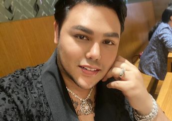 Pamer Hasil Mengecat Rambut Sendiri, Ivan Gunawan Terinspirasi Akibat Kelamaan di Rumah