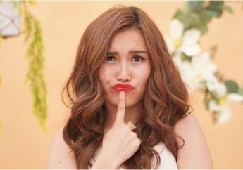 600 Gelas Suvenirnya Nganggur hingga Nama Lakinya Diselotip Satu Per Satu Usai Gagal Pertahankan Posisi Jadi Menantu Mantan Kapolri, Ayu Ting Ting Selow: Gue Bagi, Tetangga Pada Seneng!