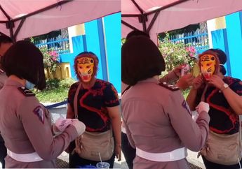 Tak Ada Akar Rotan Pun Jadi, Seorang Ibu di Medan Rela Pakai Topeng Harimau Mainan Anaknya Gegara Tak Punya Masker saat Bayar Pajak Kendaraan