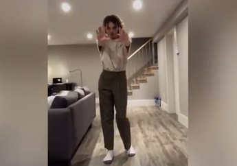 Bikin Merinding, Muncul Penampakan Saat Pria Ini Sedang Asyik Main TikTok!