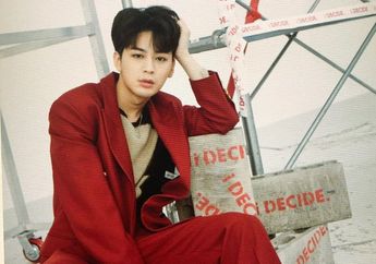 Masuki Bulan Ramadhan, Yunhyeong iKON Ajak Seorang Perempuan Muslim&nbsp;Masak Bareng: Masha Allah!