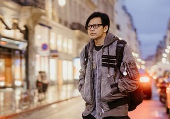 Salat Tarawih Ramadhan 2020 Berjamaah di Rumah, Armand Maulana Kaget Ada Penyusup Masuk Shaf Jamaah Putri!  &nbsp;