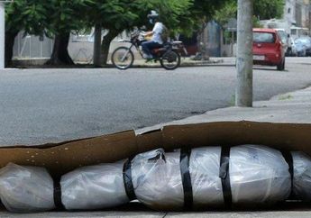 Presiden Ekuador Menangis & Akui 'Gagal' Tangani Corona, Mayat Bergelimpangan di Jalan: 'Kami Melihat Mereka Membakar Mayat di Jalan'