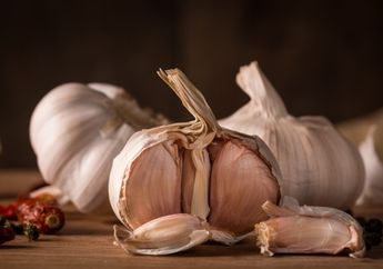 Cukup Rutin Makan Bawang Putih Mentah di Pagi Hari dalam Perut Kosong, Rasakan 4 Manfaat Kesehatan ini!