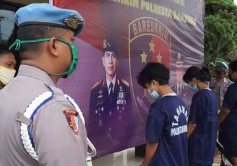 Tak Kuat Bayar Ongkos Taksi Online, 2 Pasangan Lesbian Tikam Sopir dengan Kunci Inggris Hingga Tewas