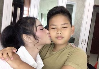 Kini Sudah Beranjak Remaja, Yuk Intip Potret Anak Angkat Dewi Perssik yang Ternyata Jago Tadarusan Loh!