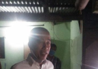Pintunya Diketuk Malam Hari, Istri Marbot Masjid di Bogor Langsung Gemetaran Lihat Presiden Jokowi Muncul Sambil Bawa Bantuan Tunai: Bahagia Banget, Sempat Enggak Percaya!