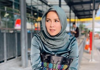 Jadi Artis Tajir Melintir Tinggal Telpon Petugas Langsung Datang, Olla Ramlan Justru Banjir Hujatan Netizen Saat Pamer Jalani Rapid Test di Rumah: Lu Punya Duit Coy