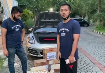 Keliling Kota dengan Mobil Porsche, Crazy Rich Surabaya Ini Bagi-bagi Dus Sembako Isi Uang Jutaan Rupiah, Netizen Auto Puji Setinggi Langit