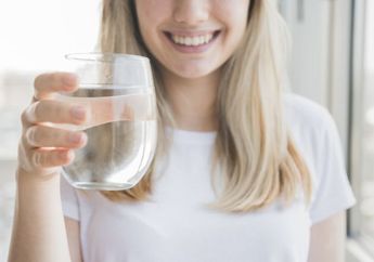 Wajib Dicoba! Tak Hanya Sederhana, Berkumur dengan Air Garam Ternyata Punya Banyak Manfaat yang Tak Terduga