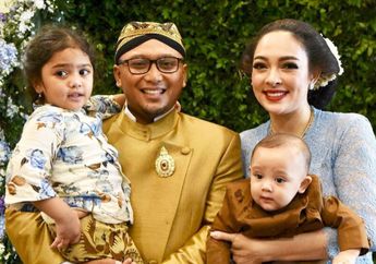 Hidup Jadi Istri Bersahaja Usai Dipersunting Pangeran Keraton Solo, Dokter Reisa Broto Asmoro Tampil Anggun dalam Balutan Mukena