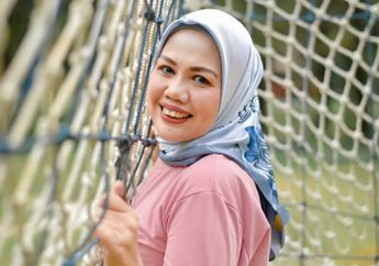 Seolah Tak Pernah Lelah Gaet Brondong Ganteng, Elly Sugigi Kembali Kepergok Pamer Foto dengan Laki-laki yang Lebih Muda Darinya hingga Minta Didoakan yang Terbaik, Wah Siap Nikah Lagi?