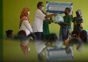 Sebanyak 434 Bahan Pokok dan Masker Sukses Disalurkan Dana Kemanusiaan Kompas kepada Buruh Gendong di Yogyakarta