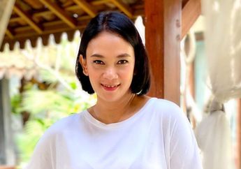 Seolah Rindu Berat dengan Masa Lalu, Dian Nitami Kenang Momen saat Duduk di Pangkuan Mendiang Ibunya, Netizen Justru Ikut Baper: Ingatanku Jadi Kembali