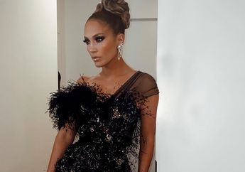 Sempat Buat Warganet Ngeri, Misteri Penampakan Sosok Pria Tak Dikenal dalam Foto Selfie Jennifer Lopez Akhirnya Terungkap, Bukan Hantu!