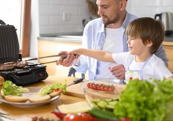 Bingung Ngapain Aja Lebaran di Rumah? Ini 10 Kegiatan Seru yang Bisa Kamu Lakukan Selama Waktu Libur Lebaran Bersama Keluarga, Mulai dari Belajar Masak hingga Menonton Film