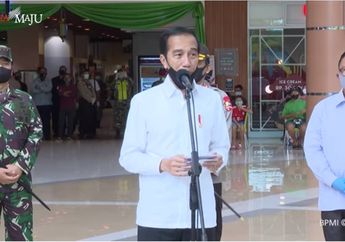 Jokowi Selalu Patuh Aturan Kesehatan, Eh Pejabat Daerah Ini Malah Cuek Foto Bareng Tanpa Peduli Protokol Pencegahan Covid-19, Netizen: 'Mesrah Banget Ya Ga Pake Jaga Jarak'