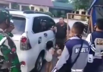 Viral Video Dua Balita Nangis di Tepi Jalan, Sang Ayah Stres Sampai Serahkan Anaknya ke Petugas PSBB Gegara Tak Lagi Kuat Beli Susu: Lebih Baik Aku Dibunuh, Ditembak, Anakku Terserah!