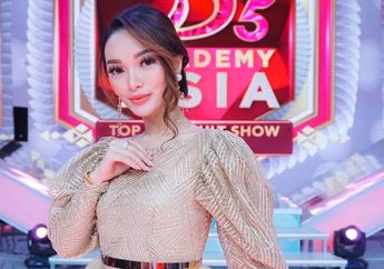 Pamer Foto saat Kunjungi Rumah Wali Kota Balikpapan, Zaskia Gotik Malah Dibully Netizen Gegara Salah Kostum: Kalau Mau Ketemu Orang Penting Bajunya Diperhatikan